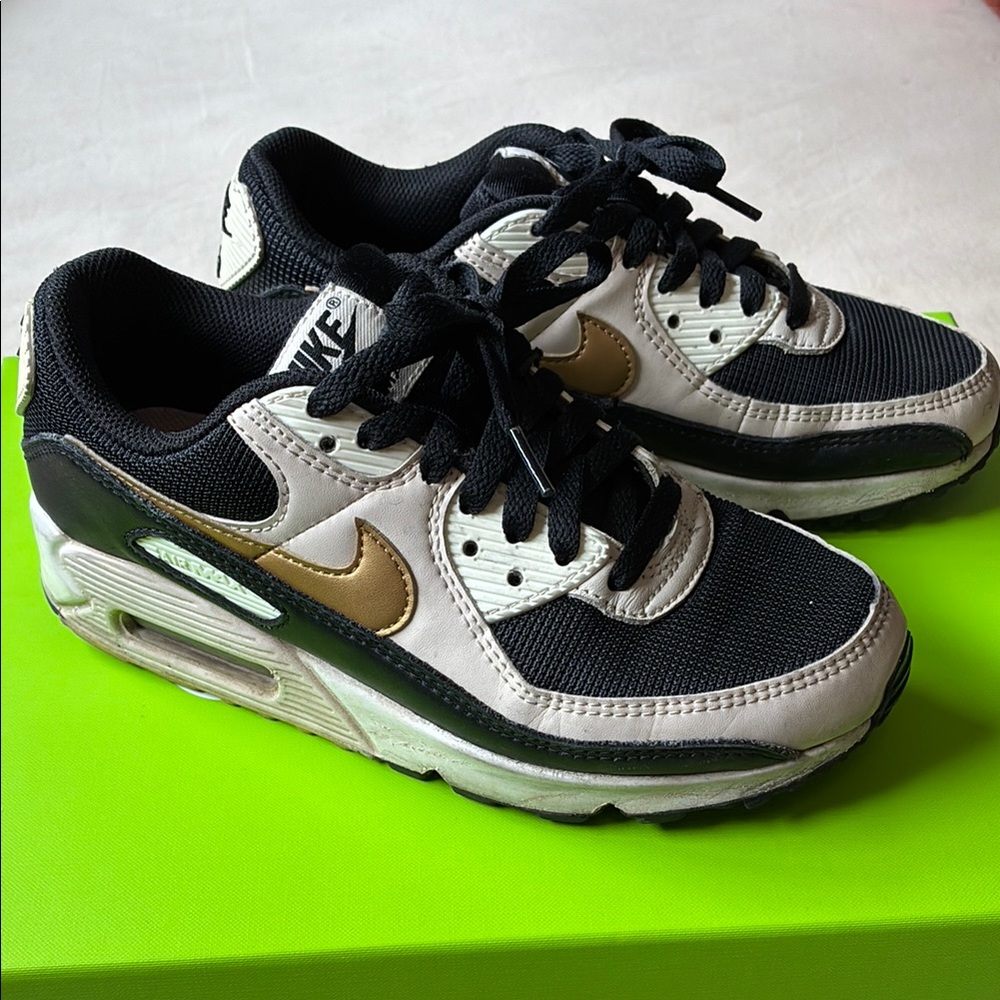 Womens Nike Air Max 90 Sneakers